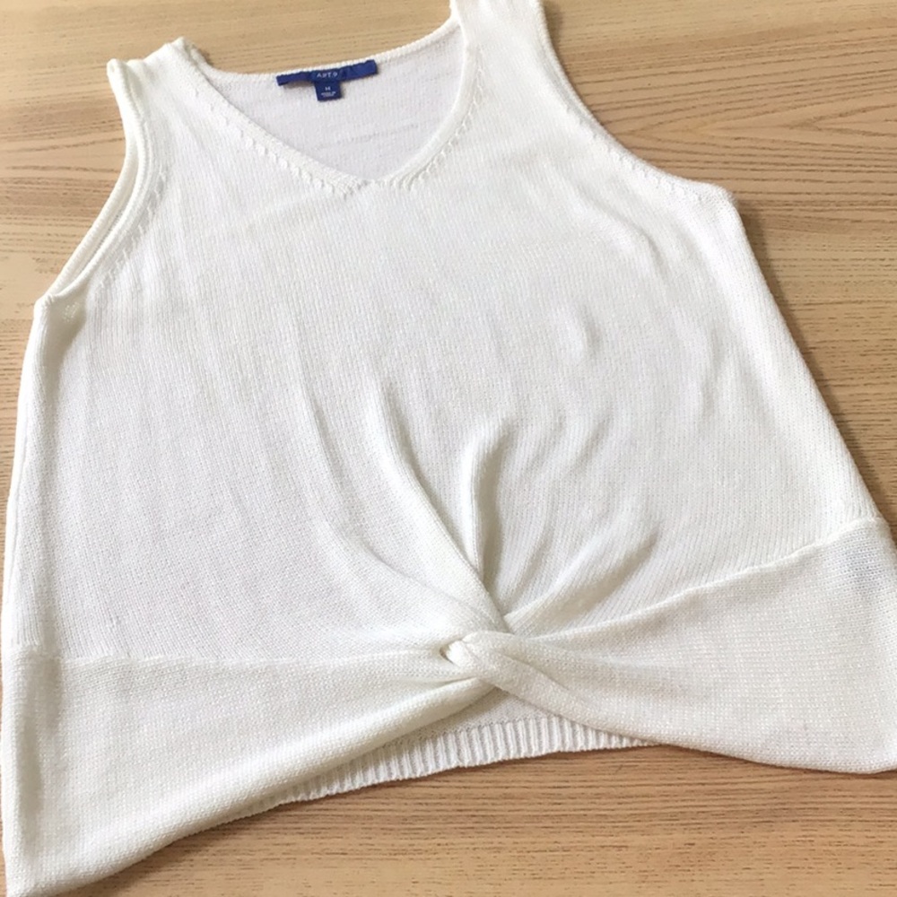 Sweater tank with twist